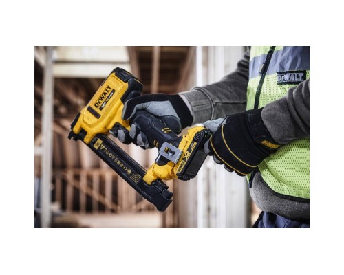Степлер будівельний DeWALT 18В XR, довжина/ширина скоби 25/19.7 мм, 2xAh, кейс TSTAK (DCN701D2)