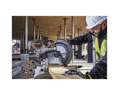 Торцювальна пила DeWALT 1675 Вт, диск 305х30 мм, 1900 - 3800 об/хв, XPS (DWS780)
