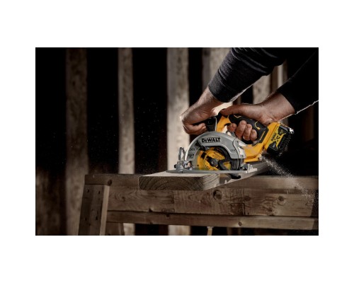 Дискова пила DeWALT 12В XR Li-lon безщіткова, диск 140х20 мм, 2x5Ah, кейс TSTAK (DCS512P2)