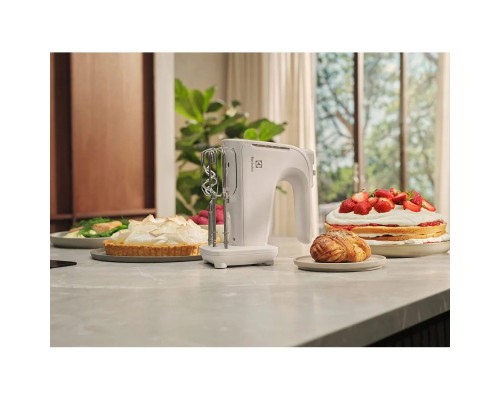 Міксер Electrolux EHM4W