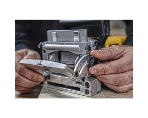 Фрезер DeWALT ламельний 600 Вт, 10000 об/хв, 3.0 кг, кейс (DW682K)