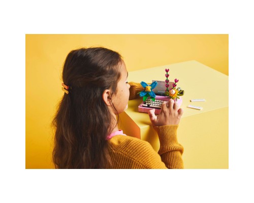 Конструктор LEGO Creator Друкарська машинка з квітами (31169)