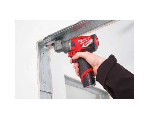 Шуруповерт Milwaukee M12 FPDXKIT-202X, 44Нм, 2x2Аг, 2 насадки, кейс (4933464138)