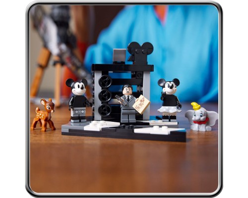Конструктор LEGO Disney Камера вшанування Волта Діснея 811 деталей (43230)