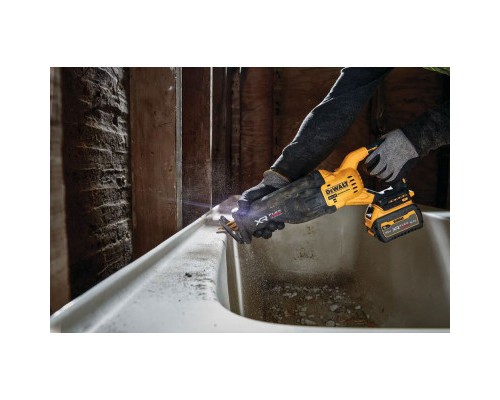 Шабельна пила DeWALT 18В XR Li-lon 6 Аг, 0 - 3000 ход/хв, кейс TSTAK (DCS386T1)
