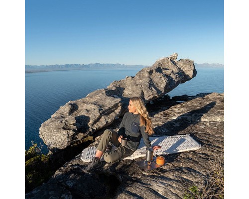 Туристичний килимок Naturehike Самонадувний надлегкий одномісний CNK2300DZ013 35 мм світло-сірий (6976023926976)