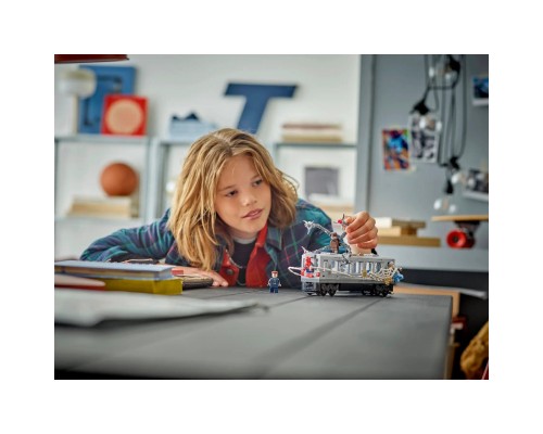 Конструктор LEGO Super Heroes Людина-Павук проти Дока Ока: Сцена в метро (76321)