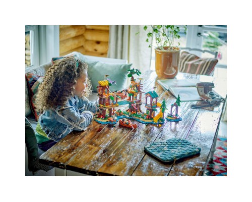 Конструктор LEGO Friends Будиночок на дереві у пригодницькому таборі (42631)