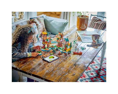 Конструктор LEGO Friends Будиночок на дереві у пригодницькому таборі (42631)