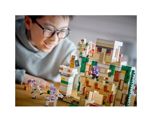 Конструктор LEGO Minecraft Фортеця «Залізний голем» 868 деталей (21250)