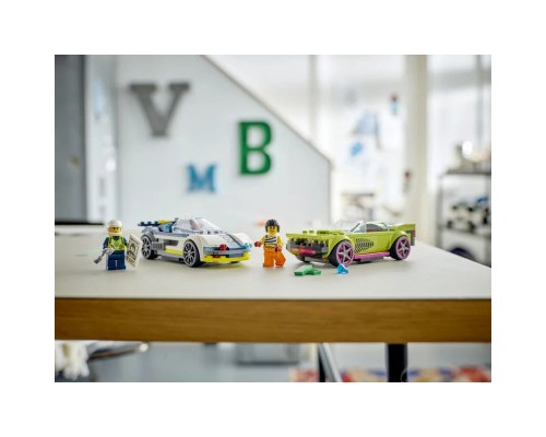 Конструктор LEGO City Переслідування маслкара на поліцейському автомобілі 213 деталей (60415)