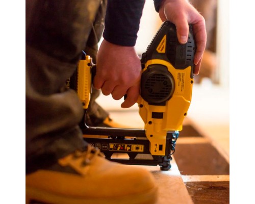 Цвяхозабивач Stanley FatMax, 18V, цвяхи 1.6/64 мм, 2.6 кг, 2x2Ah, ЗП, кейс (FMC792D2)