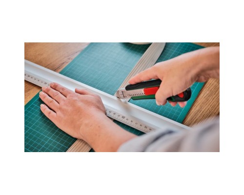 Ніж монтажний Bosch сегментоване лезо, корпус пластик, 195мм (1.600.A02.W7N)