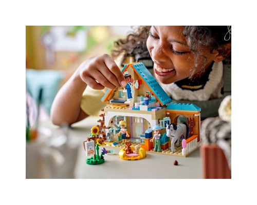 Конструктор LEGO Friends Ветеринарна клініка для коней і домашніх улюбленців (42651)