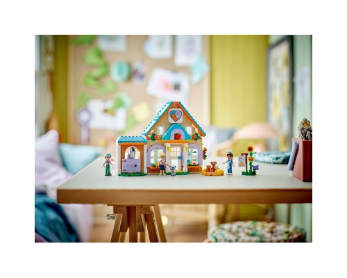 Конструктор LEGO Friends Ветеринарна клініка для коней і домашніх улюбленців (42651)