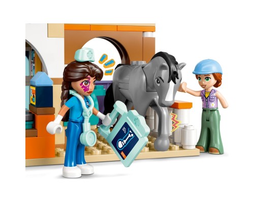 Конструктор LEGO Friends Ветеринарна клініка для коней і домашніх улюбленців (42651)
