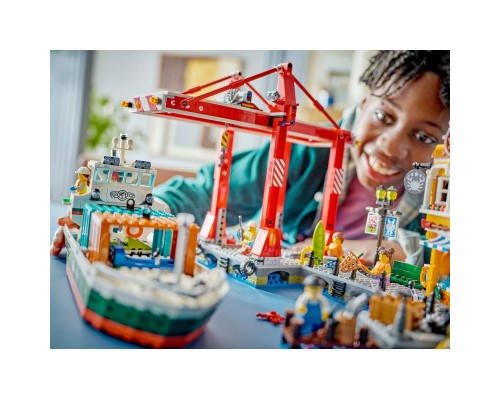 Конструктор LEGO City Морська гавань із вантажним судном (60422)