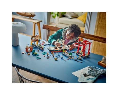 Конструктор LEGO City Морська гавань із вантажним судном (60422)