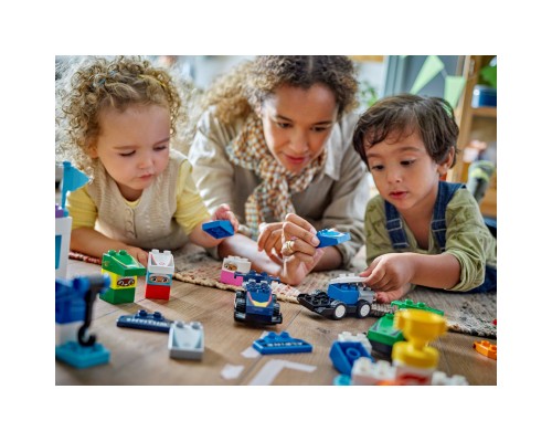 Конструктор LEGO DUPLO Town Автомобілі для перегонів і пілоти команд Формули-1 (10445)