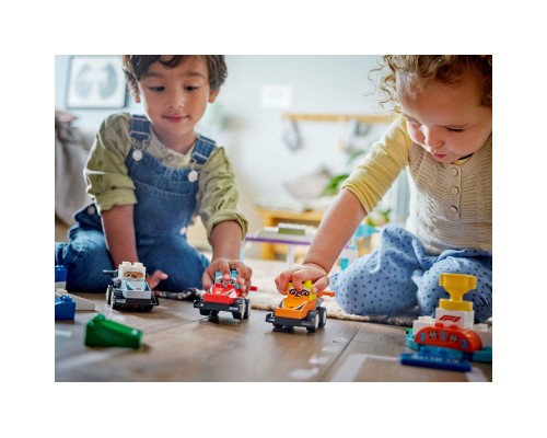 Конструктор LEGO DUPLO Town Автомобілі для перегонів і пілоти команд Формули-1 (10445)