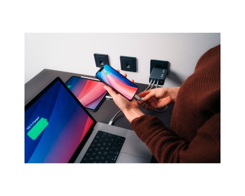 Зарядний пристрій Verbatim GaN 200 W 4 ports (2xUSB-C-100 W,USB-C-65 W /USB-A -3.0) (32204)