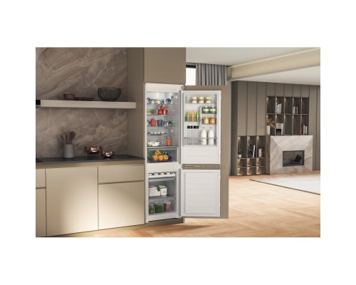 Холодильник Whirlpool WHC18D011C1SF